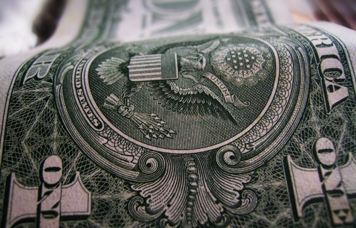 Amerykańskie kontrakty tracą nieco na wartości w reakcji na skokowe umocnienie dolara