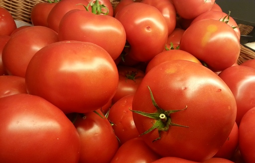 Ceny nowalijek spadają. Importowane pomidory konkurują ceną nie smakiem