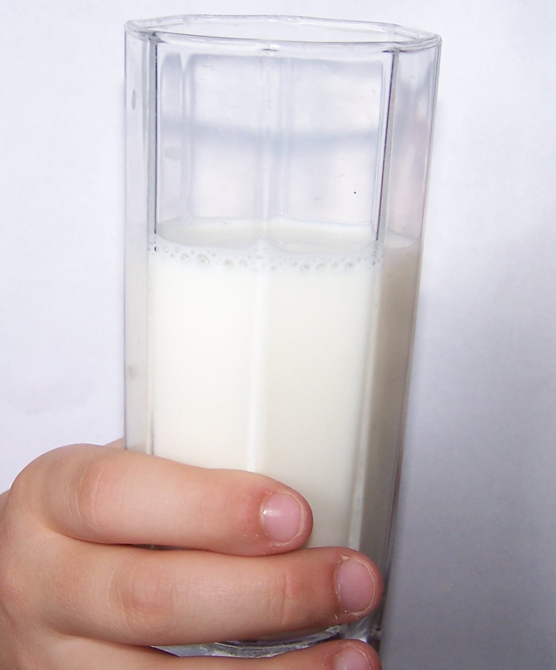 IERiGŻ: Ceny artykułów mlecznych są wyraźnie mniejsze niż przed rokiem