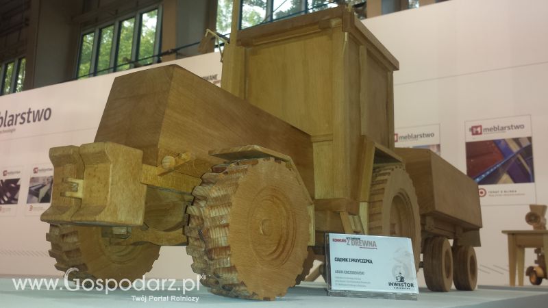 Ciągnik z drewna