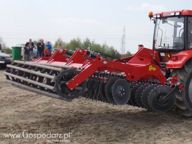 Pokazy rolnicze uprawa i siew  z firmą MASTER BIAŁA PODLASKA 2013 (ciągników  FARMER, CASE IH, PROKMAR)