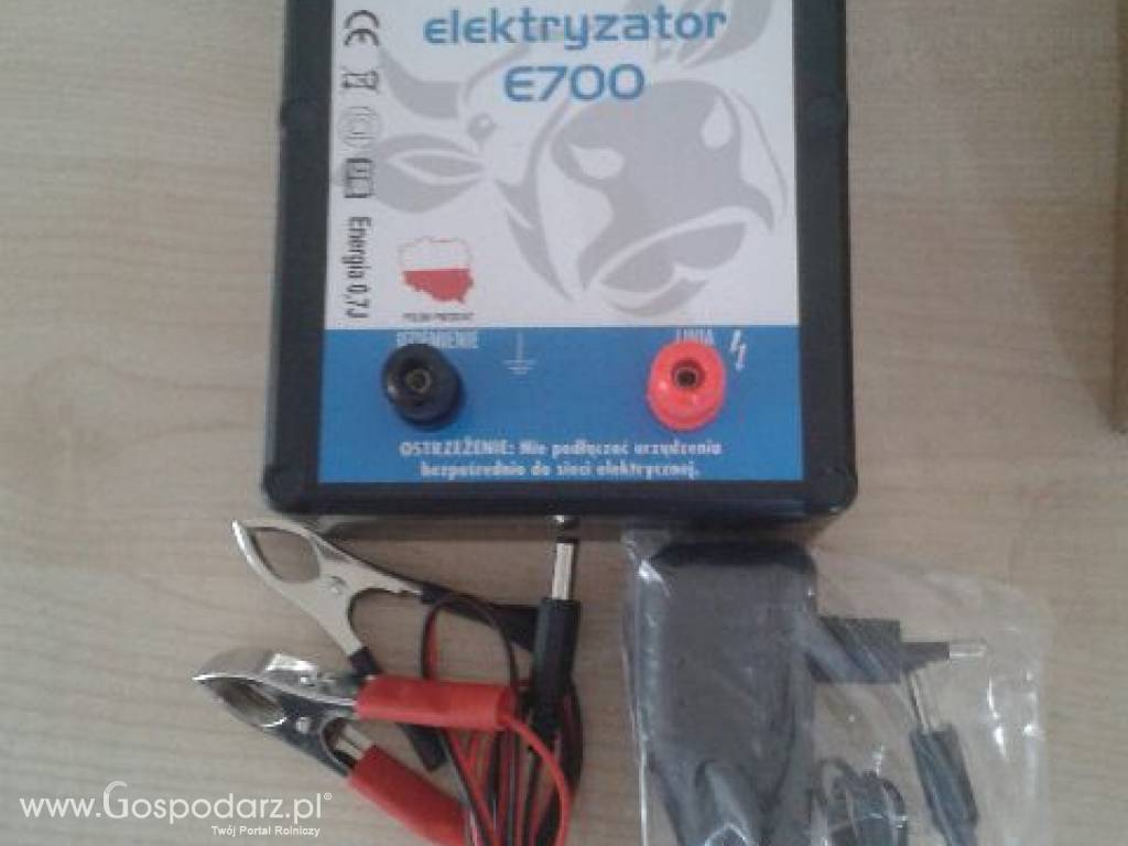 Elektryzator  sieciowo/akumulatorowy - PASTPOL  E700  -0,7J