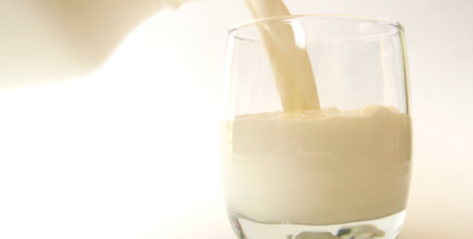 Średnioroczna cena skupu mleka w Polsce wyniosła 25,89 euro/100 kg
