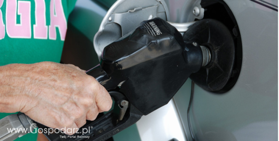 Ceny detaliczne paliw spadły lekko w ostatnim tygodniu listopada
