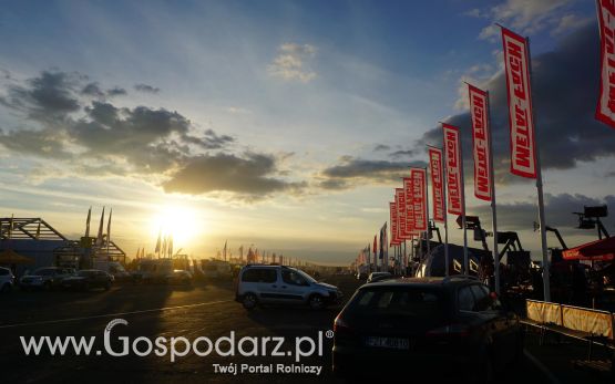 AGRO SHOW o zachodzie słońca