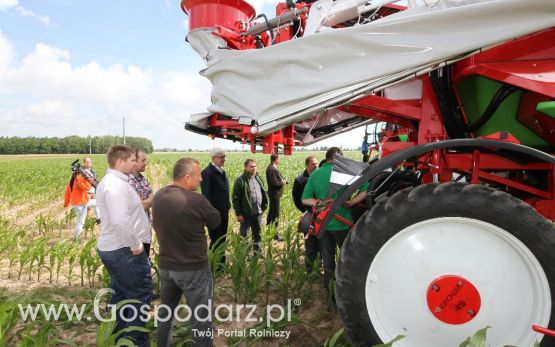Pokazy pracy polowej opryskiwacza rolniczego samobieżnego Herkules