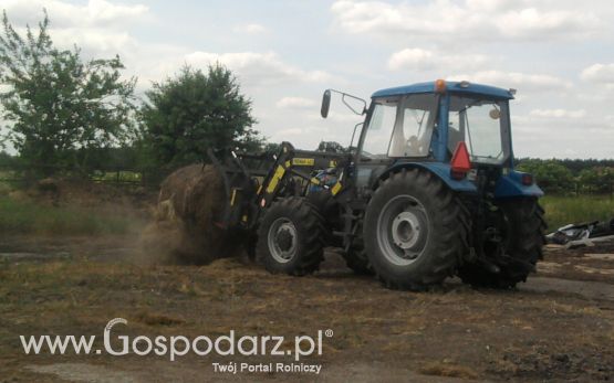 akcja załadunek bel siana  2011 z babi00111