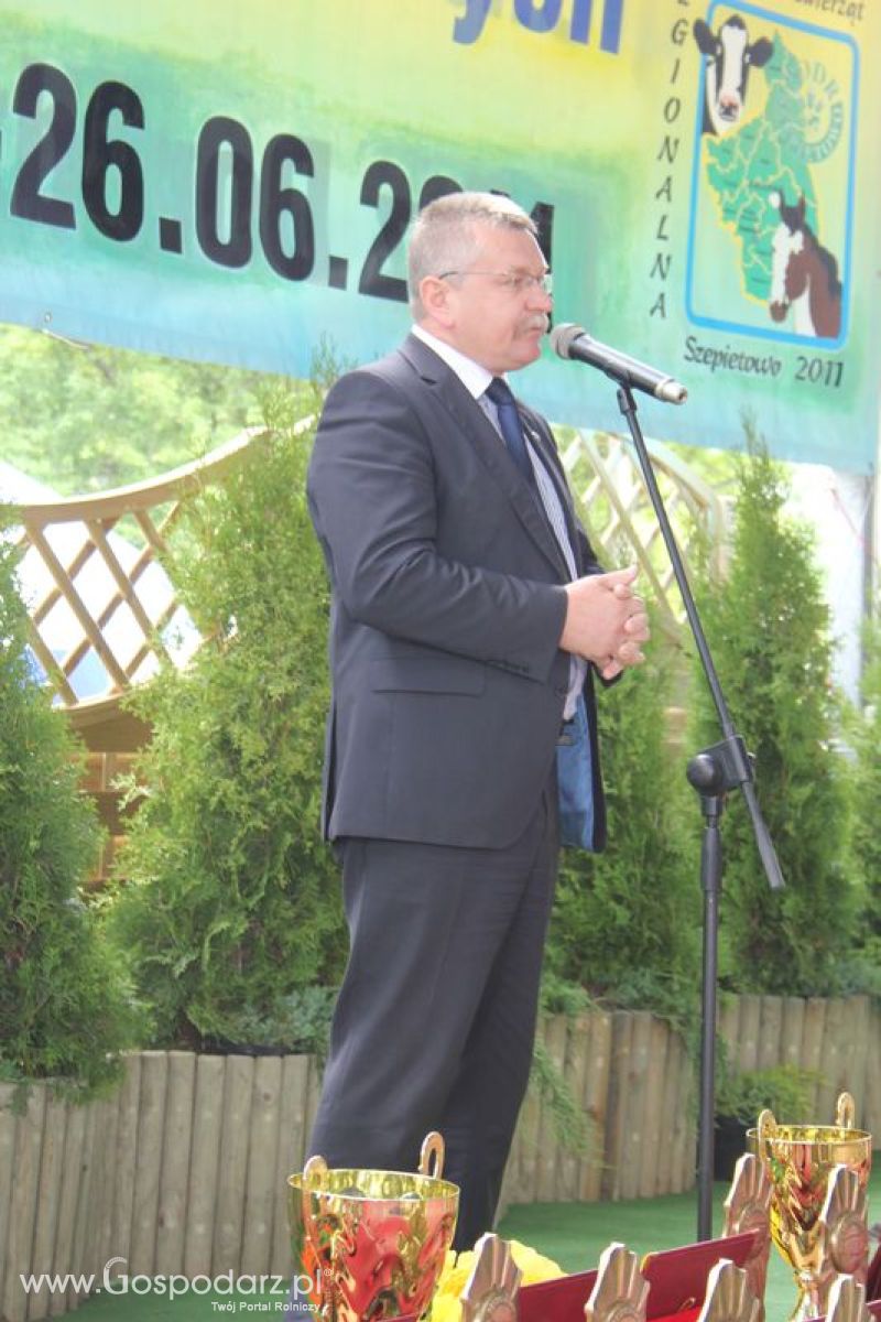 Wręczenie nagród na XVIII Regionalnej Wystawie Zwierząt Hodowlanych w Szepietowie