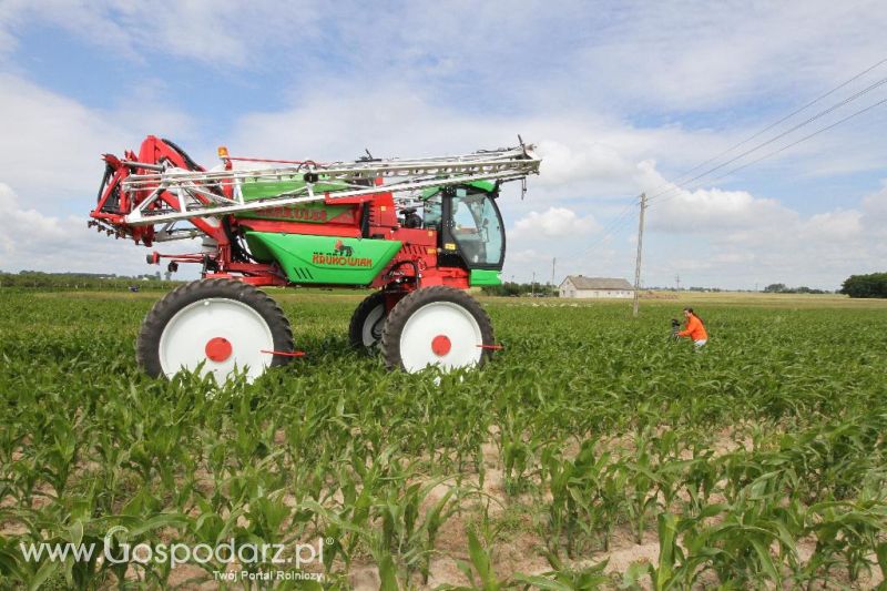 Pokazy pracy polowej opryskiwacza rolniczego samobieżnego Herkules