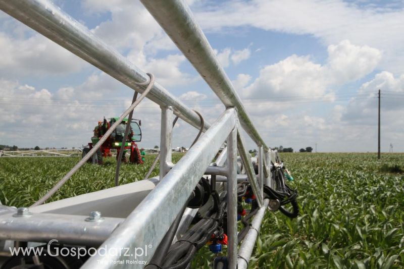 Pokazy pracy polowej opryskiwacza rolniczego samobieżnego Herkules