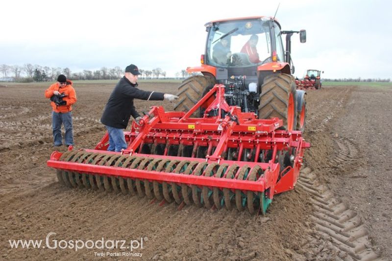 Pokaz polowy ciągników marki KUBOTA