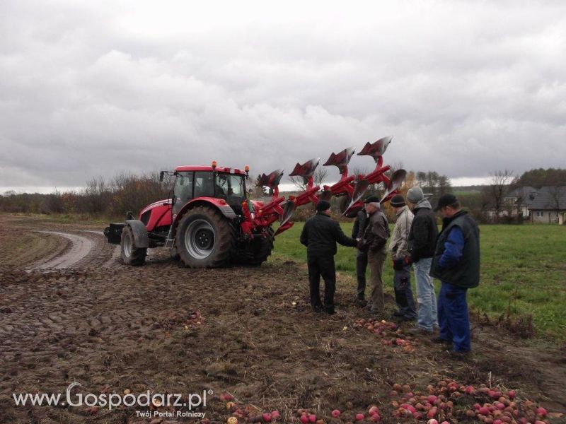 Pokaz orki Forterra 140 HSX z pługiem Unii 4 i 5 skib