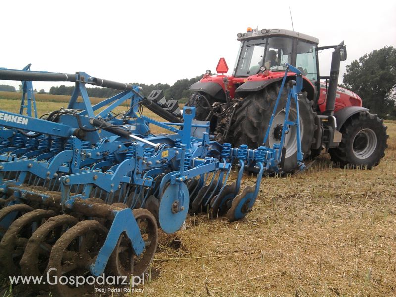 Pokaz maszyny MF 8480 oraz talerzówka 4,5 m lemken 