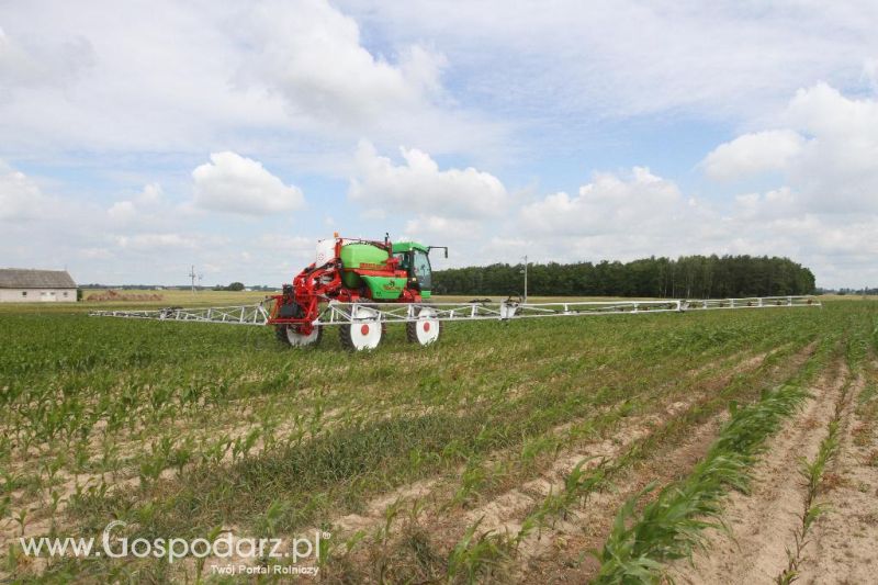 Pokazy pracy polowej opryskiwacza rolniczego samobieżnego Herkules