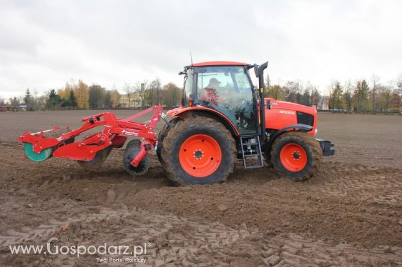 Pokaz polowy ciągników marki KUBOTA