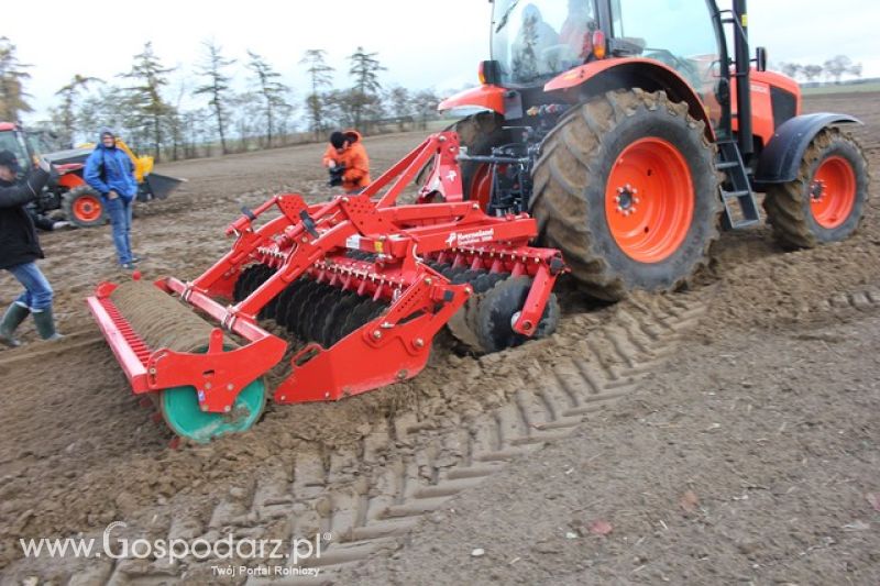 Pokaz polowy ciągników marki KUBOTA