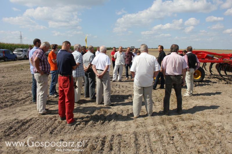 Pokaz polowy Väderstad - agregat TopDown 400, kultywator NZ-Agressive 600, siewnik  Spirit  400S.