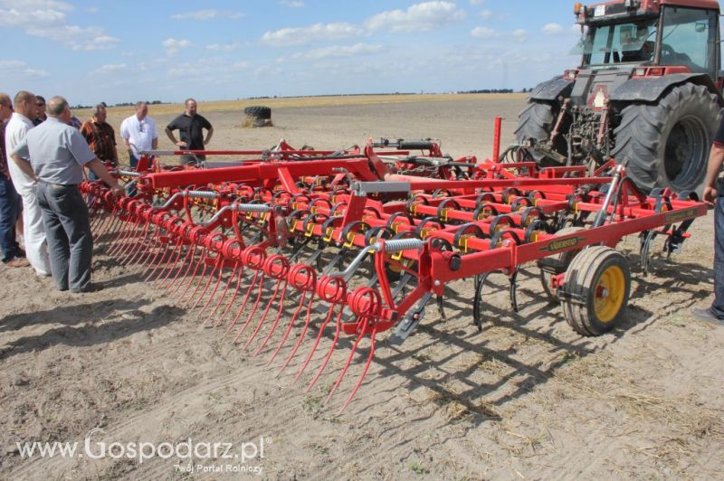 Pokaz polowy Väderstad - agregat TopDown 400, kultywator NZ-Agressive 600, siewnik  Spirit  400S.
