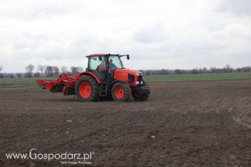 Pokaz polowy ciągników marki KUBOTA