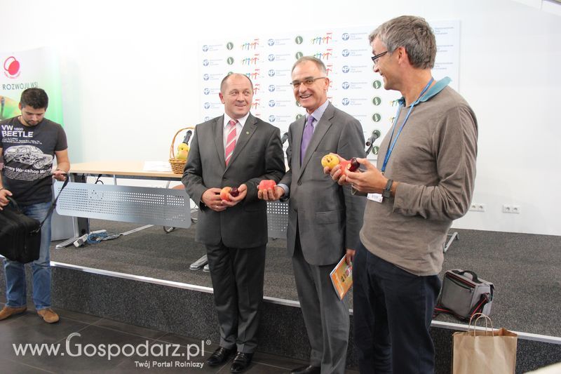 Spacer Ministra Sawickiego po terenie targów Polagra Food i KWZH