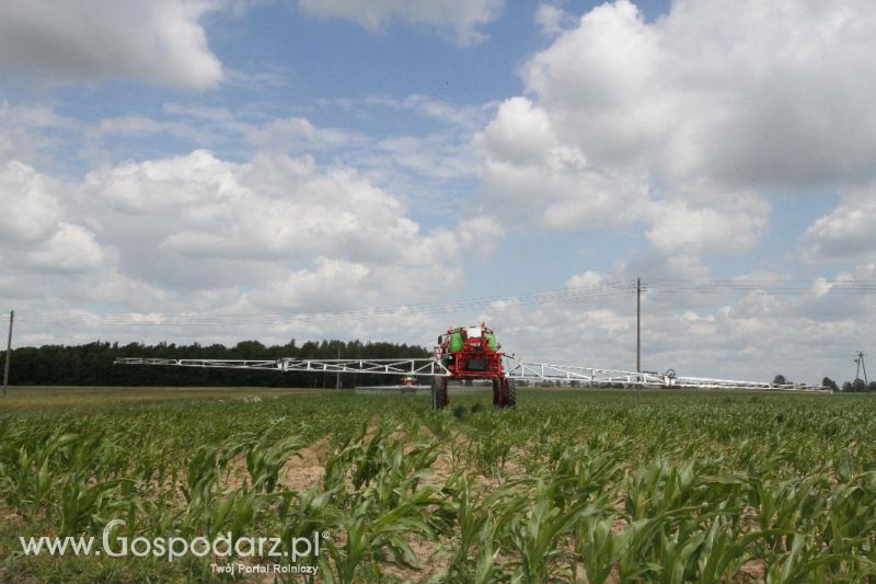 Pokazy pracy polowej opryskiwacza rolniczego samobieżnego Herkules