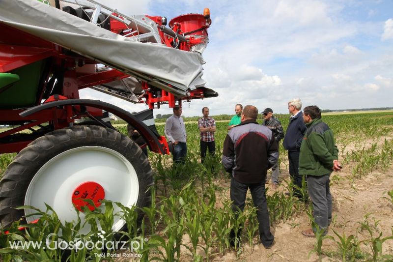 Pokazy pracy polowej opryskiwacza rolniczego samobieżnego Herkules