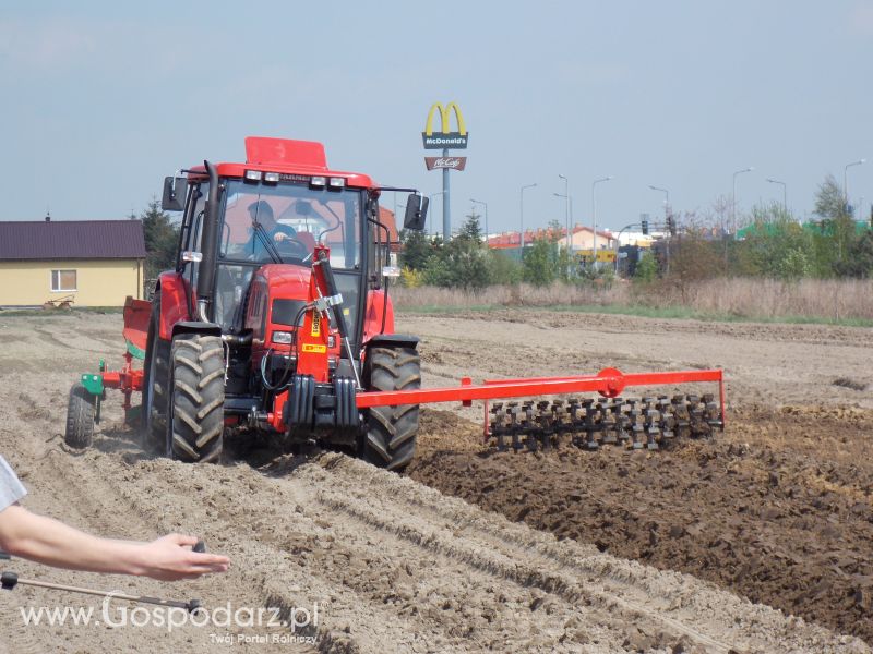 Pokazy rolnicze uprawa i siew  z firmą MASTER BIAŁA PODLASKA 2013 (ciągników  FARMER, CASE IH, PROKMAR)