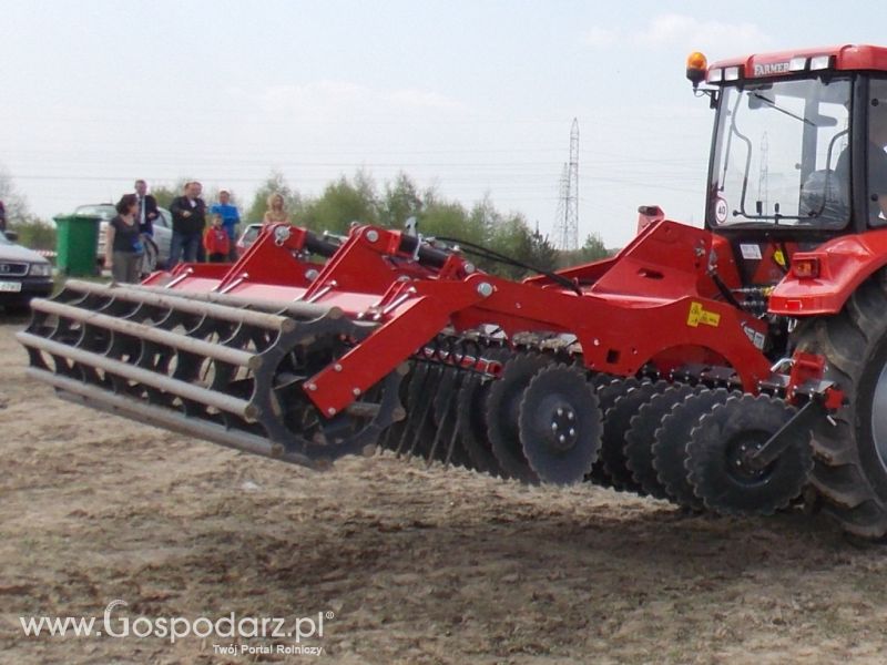 Pokazy rolnicze uprawa i siew  z firmą MASTER BIAŁA PODLASKA 2013 (ciągników  FARMER, CASE IH, PROKMAR)