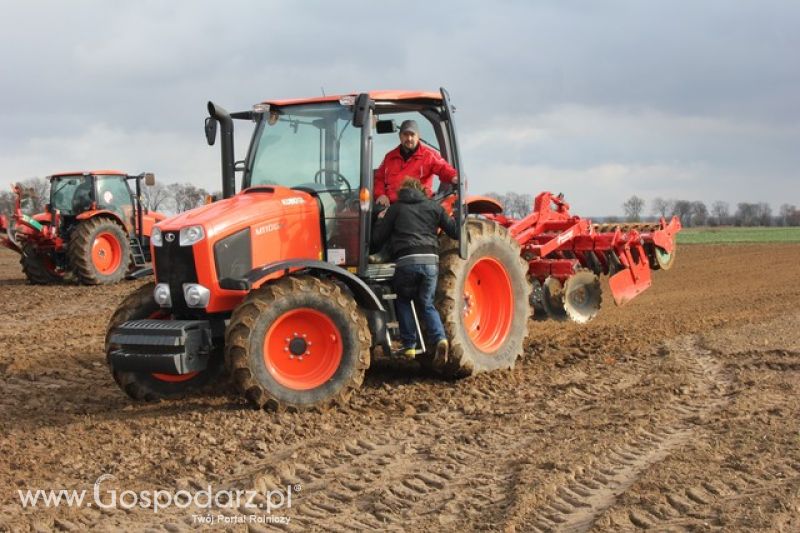 Pokaz polowy ciągników marki KUBOTA