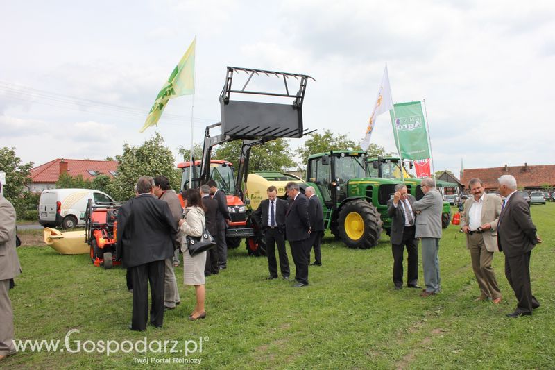 Spacer oficieli na IV Regionalnych Targach Rolniczych w Gołaszynie