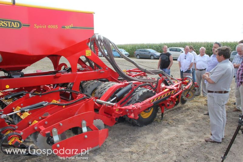 Pokaz polowy Väderstad - agregat TopDown 400, kultywator NZ-Agressive 600, siewnik  Spirit  400S.