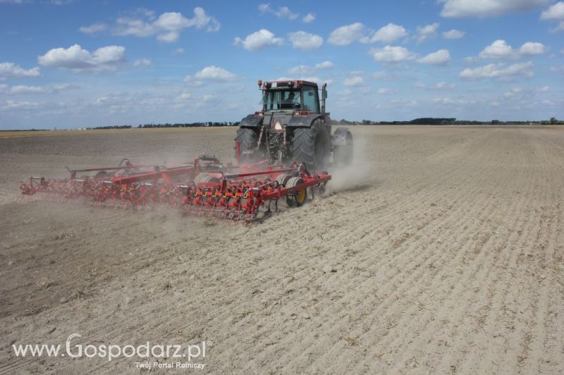 Pokaz polowy Väderstad - agregat TopDown 400, kultywator NZ-Agressive 600, siewnik  Spirit  400S.