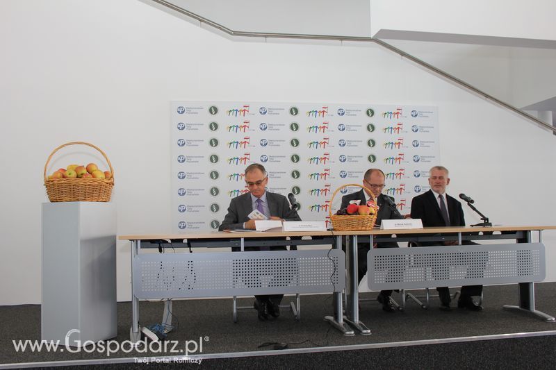 Spacer Ministra Sawickiego po terenie targów Polagra Food i KWZH