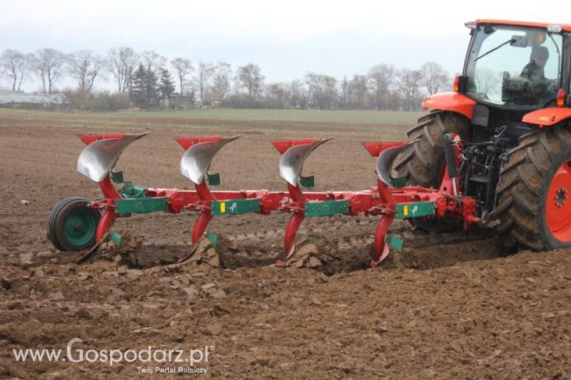 Pokaz polowy ciągników marki KUBOTA