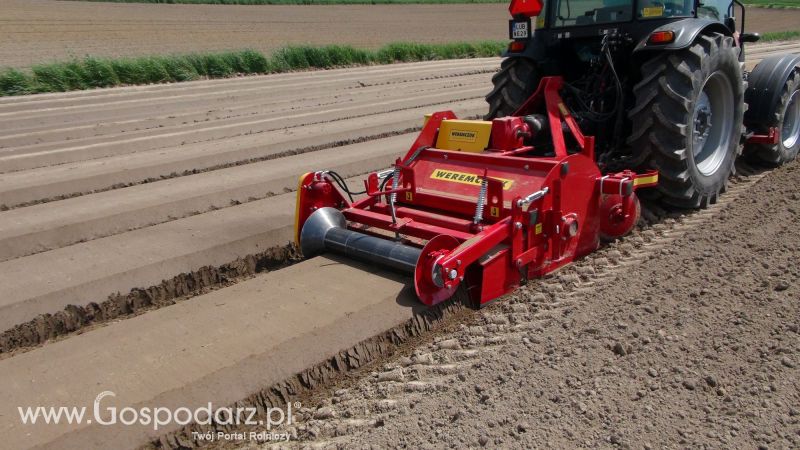 Agregat AUR2 i siewnik pneumatyczny MAX PNEUMATIC  w pracy