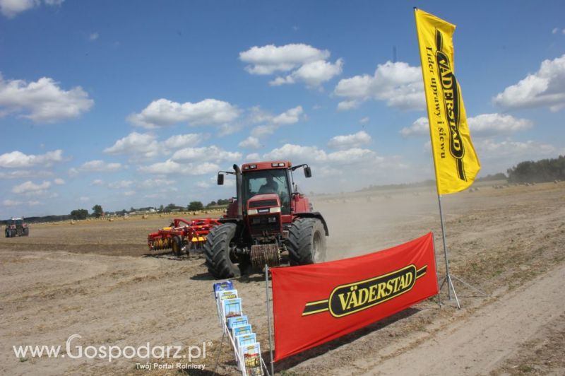 Pokaz polowy Väderstad - agregat TopDown 400, kultywator NZ-Agressive 600, siewnik  Spirit  400S.