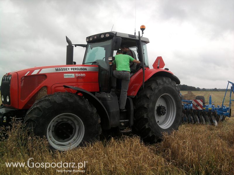Pokaz maszyny MF 8480 oraz talerzówka 4,5 m lemken 