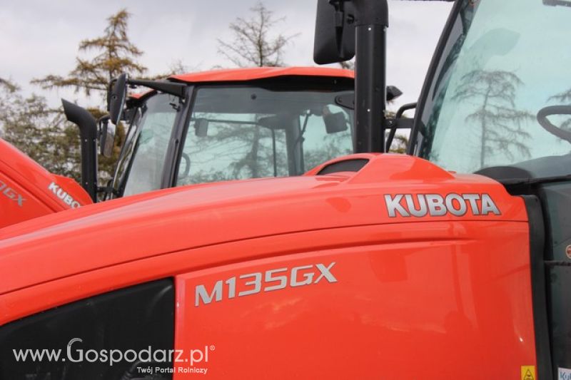 Pokaz polowy ciągników marki KUBOTA