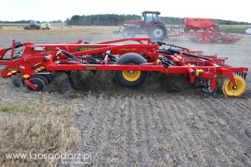 Pokaz polowy Väderstad - agregat TopDown 400, kultywator NZ-Agressive 600, siewnik  Spirit  400S.