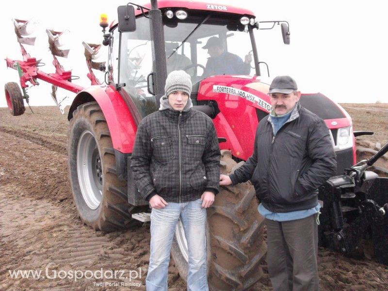 Pokaz orki Forterra 140 HSX z pługiem Unii 4 i 5 skib