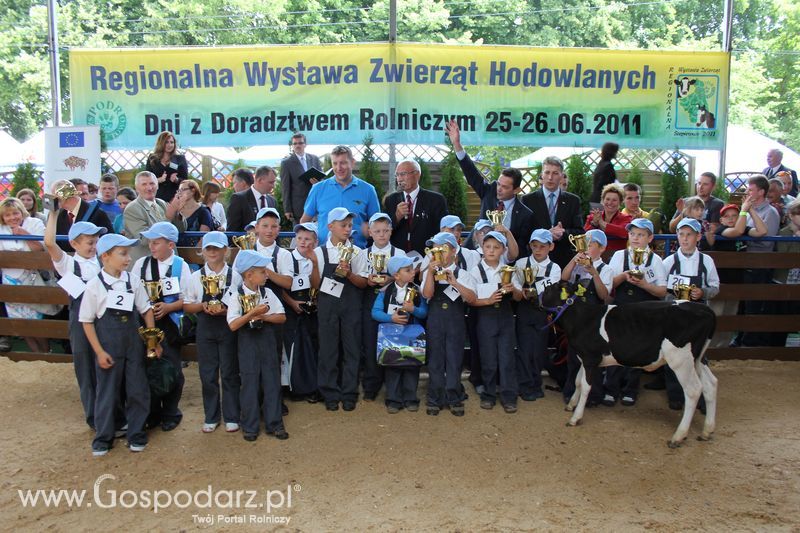 Młody hodowca na XVIII Regionalnej Wystawie Zwierząt Hodowlanych w Szepietowie