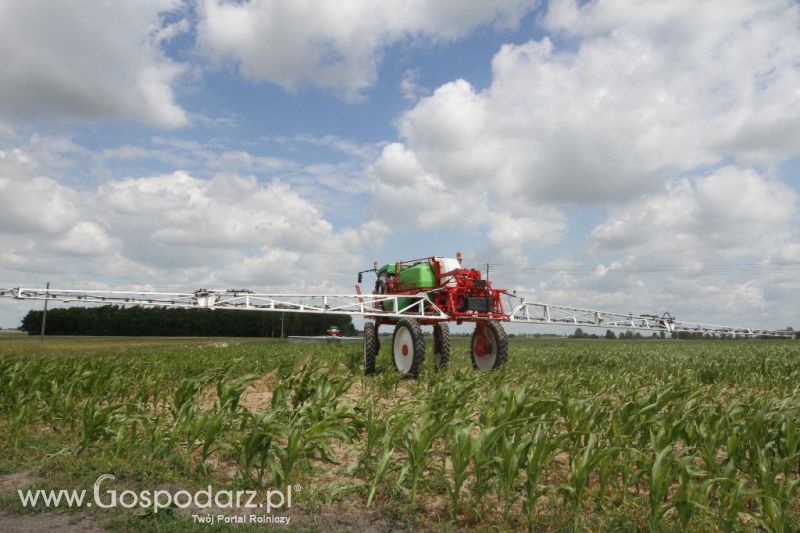 Pokazy pracy polowej opryskiwacza rolniczego samobieżnego Herkules