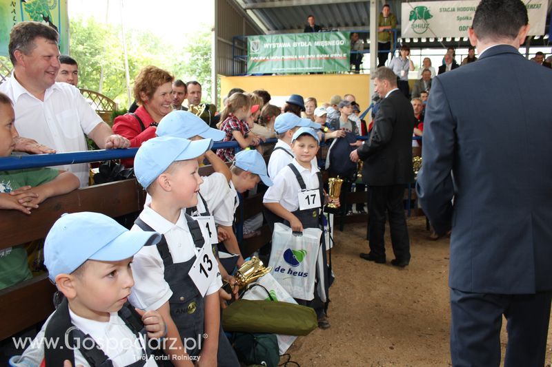 Młody hodowca na XVIII Regionalnej Wystawie Zwierząt Hodowlanych w Szepietowie