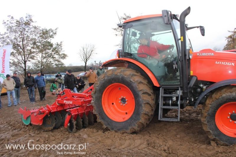 Pokaz polowy ciągników marki KUBOTA