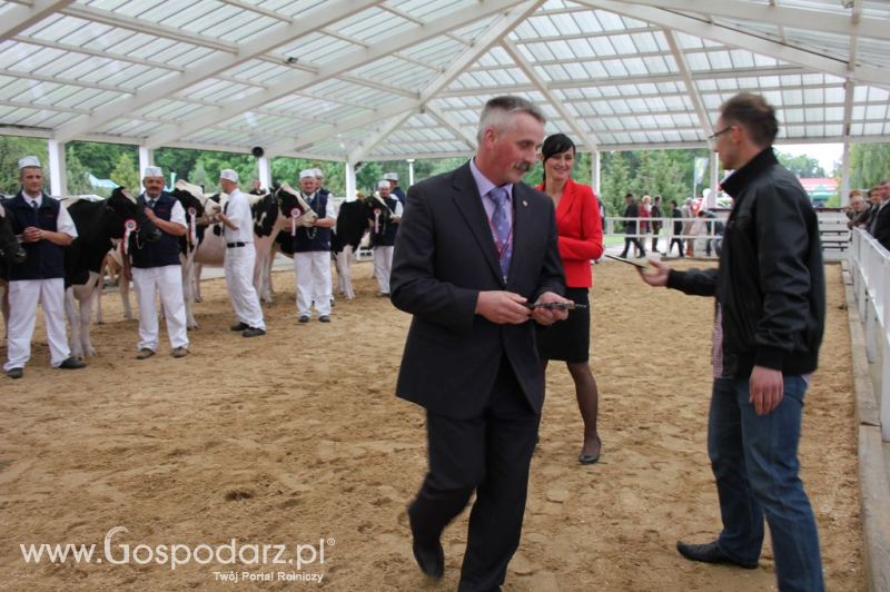 Prezentacja Championów na VII Ogólnopolskiej Wystawie Bydła Hodowlanego w Sielinku 2012