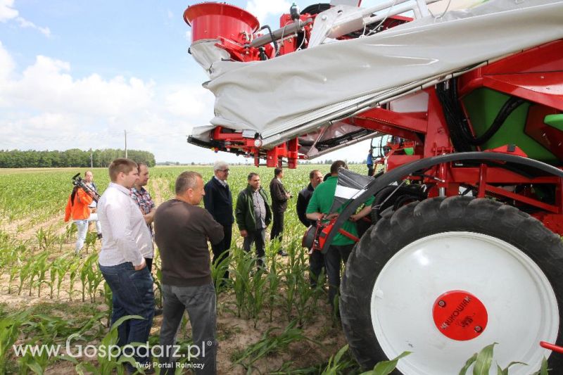 Pokazy pracy polowej opryskiwacza rolniczego samobieżnego Herkules