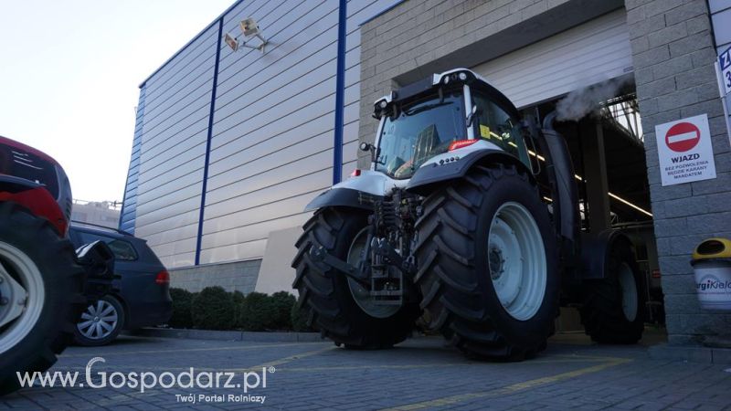 Valtra na Agrotech Kielce postęp prac