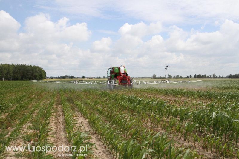 Pokazy pracy polowej opryskiwacza rolniczego samobieżnego Herkules