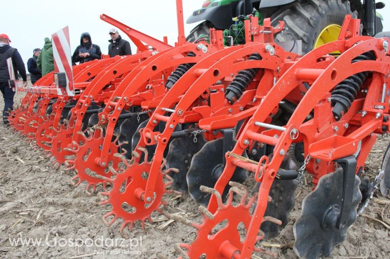 Kultywator STRIGER do uprawy pasowej