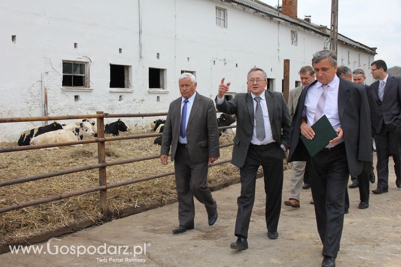 Spacer oficieli na IV Regionalnych Targach Rolniczych w Gołaszynie